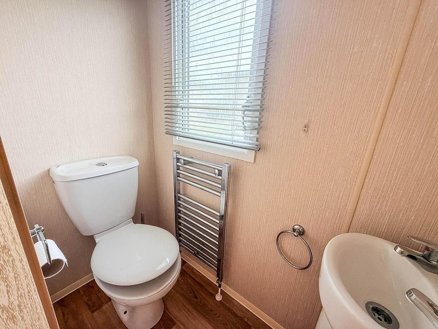 8 Berth Caravan With Decking At Sunnydale In Lincolnshire Ref 35087S Louth  Exterior photo